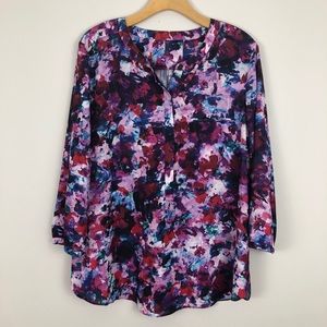 NYDJ Tops - NYDJ Pleated Back 3/4 Sleeve Henley Print Blouse NYDJ Tops - NYDJ Pleated Back 3/4 Sleeve Henley Print Blouse